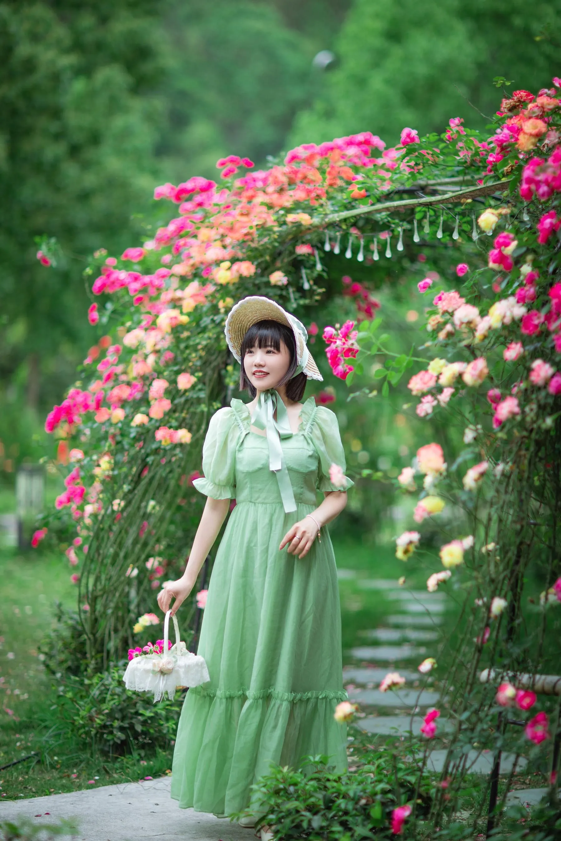 [YITUYU艺图语]2022.08.12 蔷薇花开 冬琴 [20P]插图